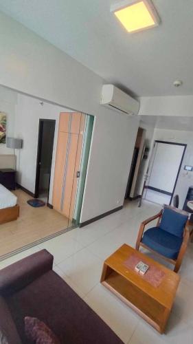 a living room with a couch and a coffee table at The Mactan Newtown in Punta Engaño