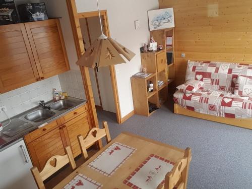 Studio Châtel 4 pers., Balcon sud-ouest, Proche centre & remontées, Equipé cuisine & TV, Garage - FR-1-676-144