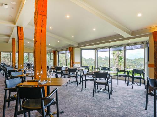 Restoran atau tempat lain untuk makan di Strahan Village