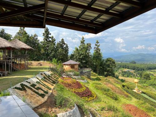 a view of a garden from the patio of a house at ไร่ชาชิวอวี๋ in Pai