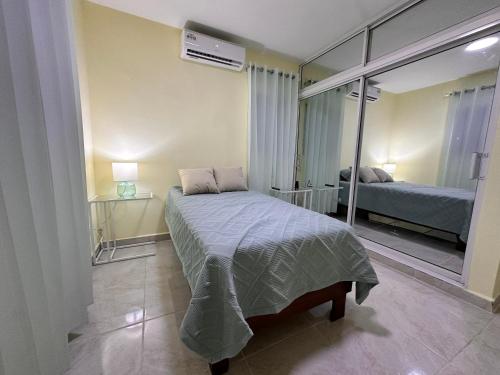Postel nebo postele na pokoji v ubytování Home close to the beach, free wifi & parking, in quiet neighborhood equipped with ACs