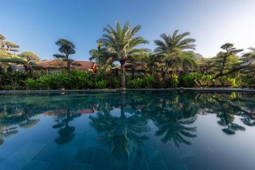 Tam Coc Retreat Ninh Binh — Pool view