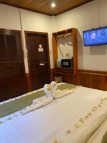 a room with a bed with ants on it at Golden Lotus Place in Luang Prabang
