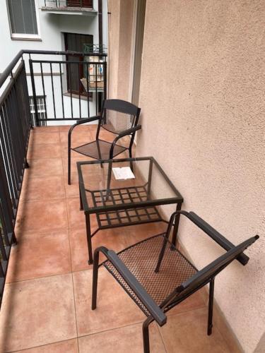 Large 3 bedroom family apartment close to the river