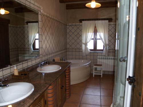 A bathroom at Chalet Rocal
