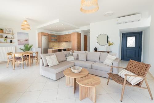 Posezení v ubytování Frosini Seafront Loft