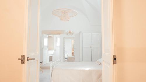 a white room with a bed and a hallway at Galatina 1939 in Galatina