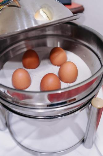 a bunch of eggs in a pot on a stove at Hotel Staribacher Südsteiermark in Leibnitz