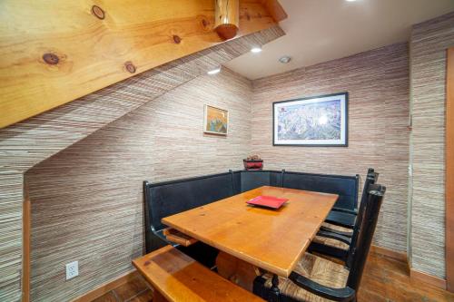 #450 - Pet Friendly, Walk to Eagle Lodge – Photos 3