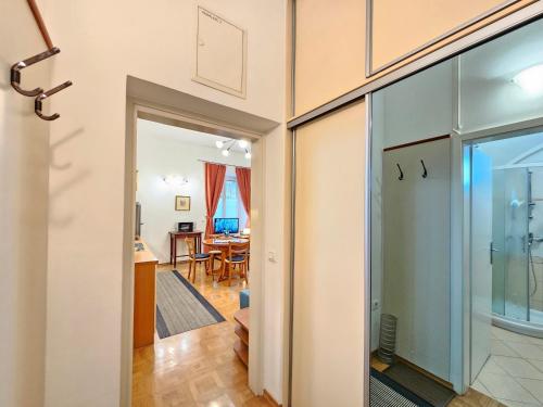 Φωτογραφία από το άλμπουμ του Spacious central studio Nika 2 Tour As Ljubljana στη Λιουμπλιάνα