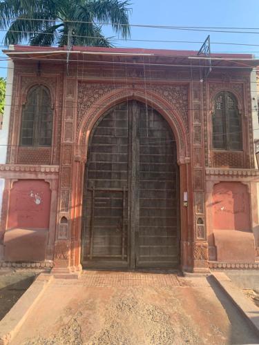 an entrance to a building with a large wooden door at Kishan Palace-A heritage Hotel in Bikaner
