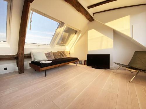 Penthouse with Terrasse and view on Eiffel tower