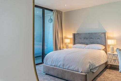a bedroom with a large bed and a large mirror at 1BR Apt - Balcony - River View in Liverpool