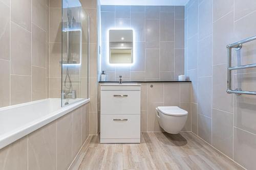 a bathroom with a toilet and a sink and a shower at Luxurious 1 Bed - RIVER VIEW in Liverpool