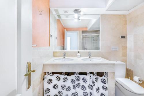 Beachfront 2 bedroom apt on best beach! RDR351