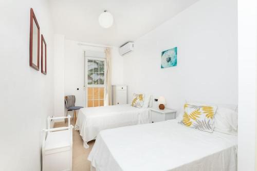 Beachfront 2 bedroom apt on best beach! RDR351