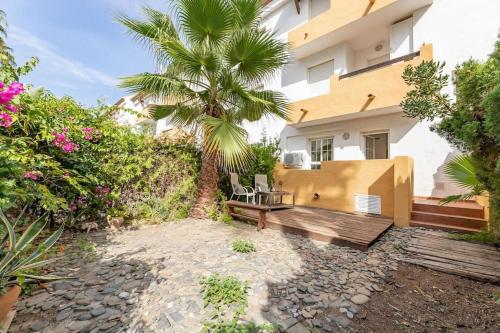 Beachfront 2 bedroom apt on best beach! RDR351