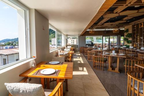 En generel udsigt til bjerge eller udsigt til bjerge taget fra hotellet