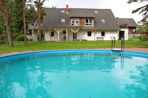 A piscina em ou perto de Ferienwohnungen Pruchten VORP 1161