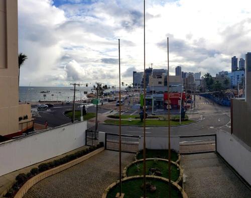 a view of a city with a street and the ocean at Ondina vista mar in Salvador