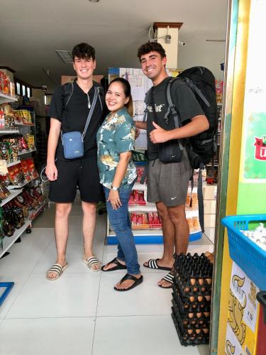 a group of three people standing in a store at Baansrisuthum in Don Sak