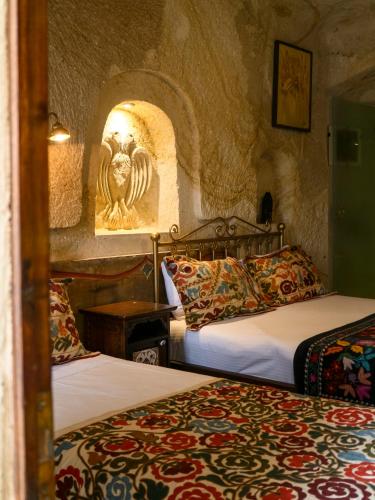 Superior Cave Suite with Spa Bath