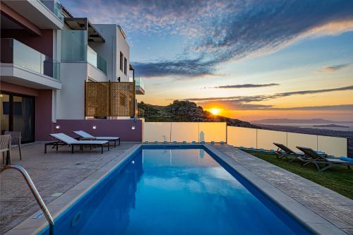 Villa Mari Chania, with private ecologic pool and amazing view!