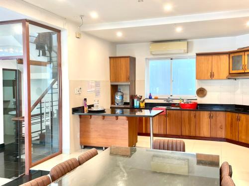 מטבח או מטבחון ב-Gem Villa 215-6 phòng ngủ lớn, 7 giường, hồ bơi lớn, trung tâm thành phố