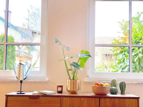 Fotografie z fotogalerie ubytování Snug Stays 1 I 3-Zimmer Design Apartment am See mit Garten I Home Office I Highspeed Wifi v destinaci Weßling