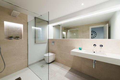 Modern 2 Bedroom Apartment, with Sea Views, in Playas del Duque - Puerto Banús photo 3