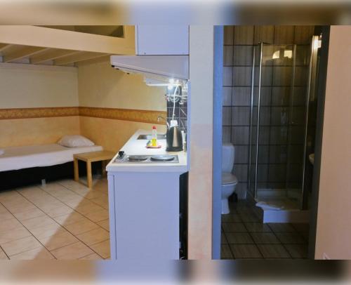 Ванная комната в Room in Apartment - Condo Gardens Leuven - Student Flat Semiduplex