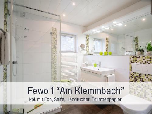 Ett badrum på Landhaus Edelmann