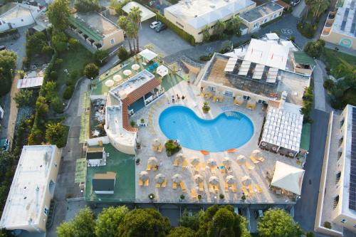 an overhead view of a resort with a swimming pool at Hotel Parco Delle Agavi in Ischia
