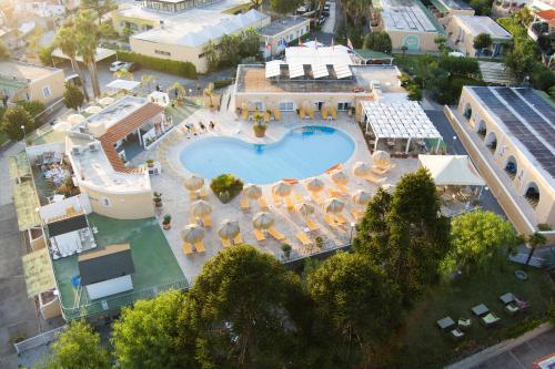 an overhead view of a resort with a swimming pool at Hotel Parco Delle Agavi in Ischia
