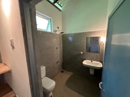 Koupelna v ubytování Midigama Inn