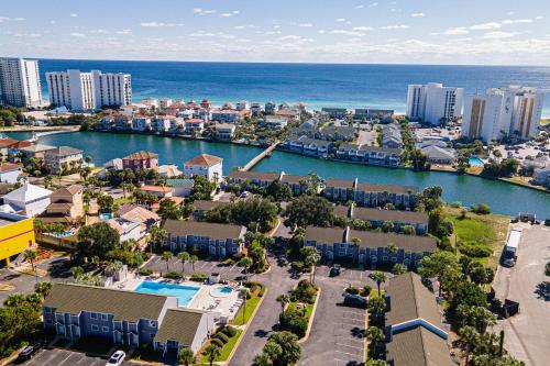 SOUTH BAY BY THE GULF- Private beach access, Community pool, Foosball photo 38