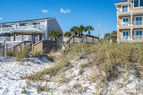 SOUTH BAY BY THE GULF- Private beach access, Community pool, Foosball photo 42