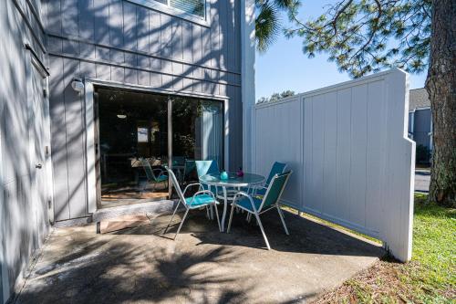 SOUTH BAY BY THE GULF- Private beach access, Community pool, Foosball photo 37