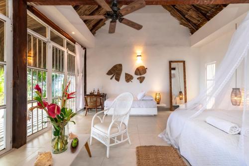 Postel nebo postele na pokoji v ubytování Hotel Coralina Island