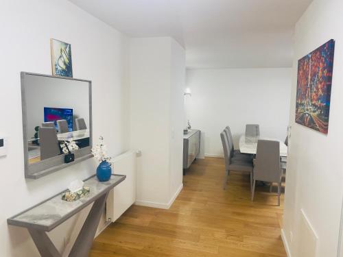 Photo de la galerie de l'établissement 5 Pièces luxe à 300m de Paris et proche Stade de France avec parking exclusif, à Saint-Ouen