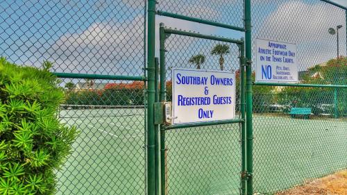 SOUTH BAY BY THE GULF- Private beach access, Community pool, Foosball photo 44
