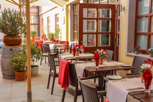 Un restaurante o sitio para comer en Laurentius Boutique-Hotel & Restaurant