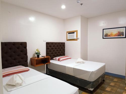 Ein Bett oder Betten in einem Zimmer der Unterkunft FB DORMITEL SUITES