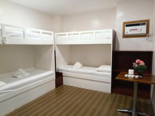 Ein Bett oder Betten in einem Zimmer der Unterkunft FB DORMITEL SUITES