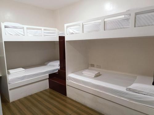 Ein Bett oder Betten in einem Zimmer der Unterkunft FB DORMITEL SUITES