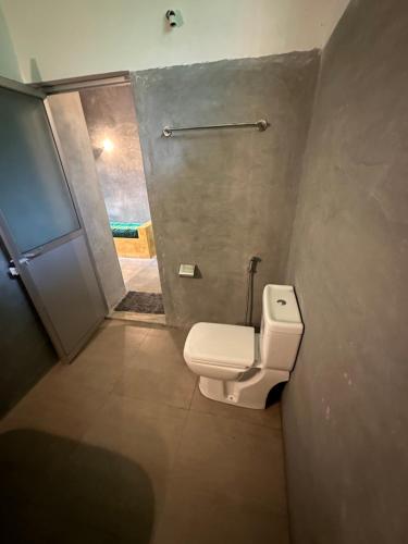 Ένα μπάνιο στο Midigama Inn
