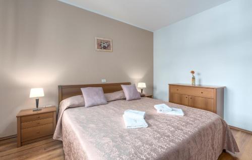 Ένα ή περισσότερα κρεβάτια σε δωμάτιο στο Villa Vernier with Private Pool and Jacuzzi