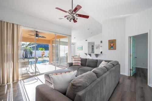 Posezení v ubytování Serene 3-Bedroom Haven near Sanibel Beach!