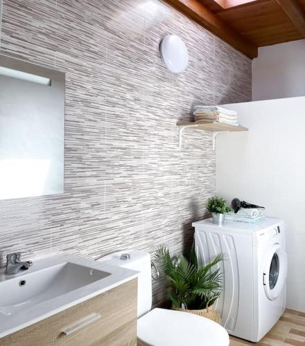 Ένα μπάνιο στο Tindaya Sol Smartworking by Babiniliving