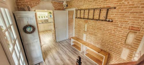 an empty room with a brick wall and a bench at Charmante Maison dans Les Landes x 10 avec piscine et salle d escalade in Lue